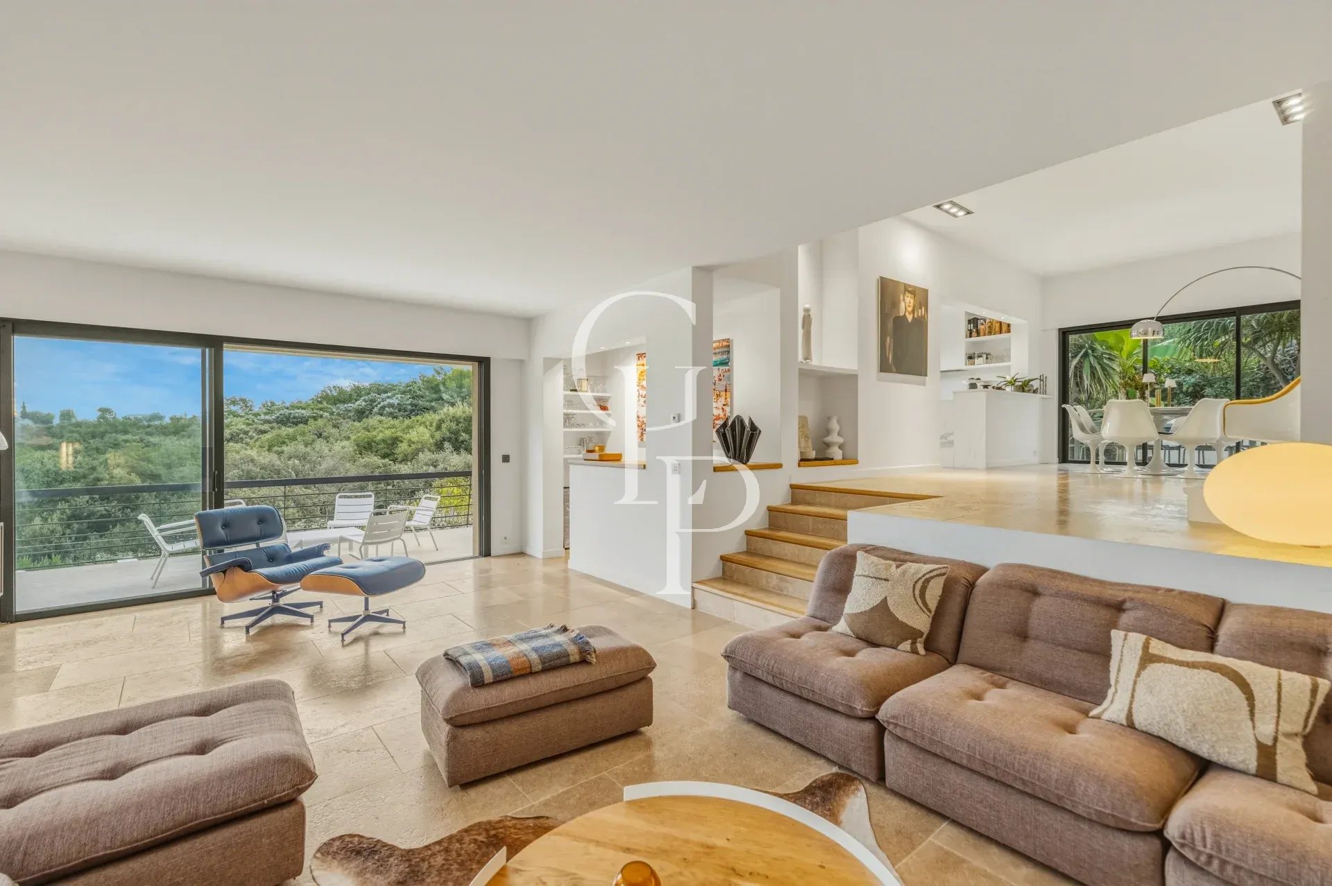 Antibes — Villa d’architecte avec aperçu mer & jardin