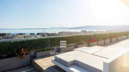 penthouse avec vue mer panoramique et piscine - antibes
