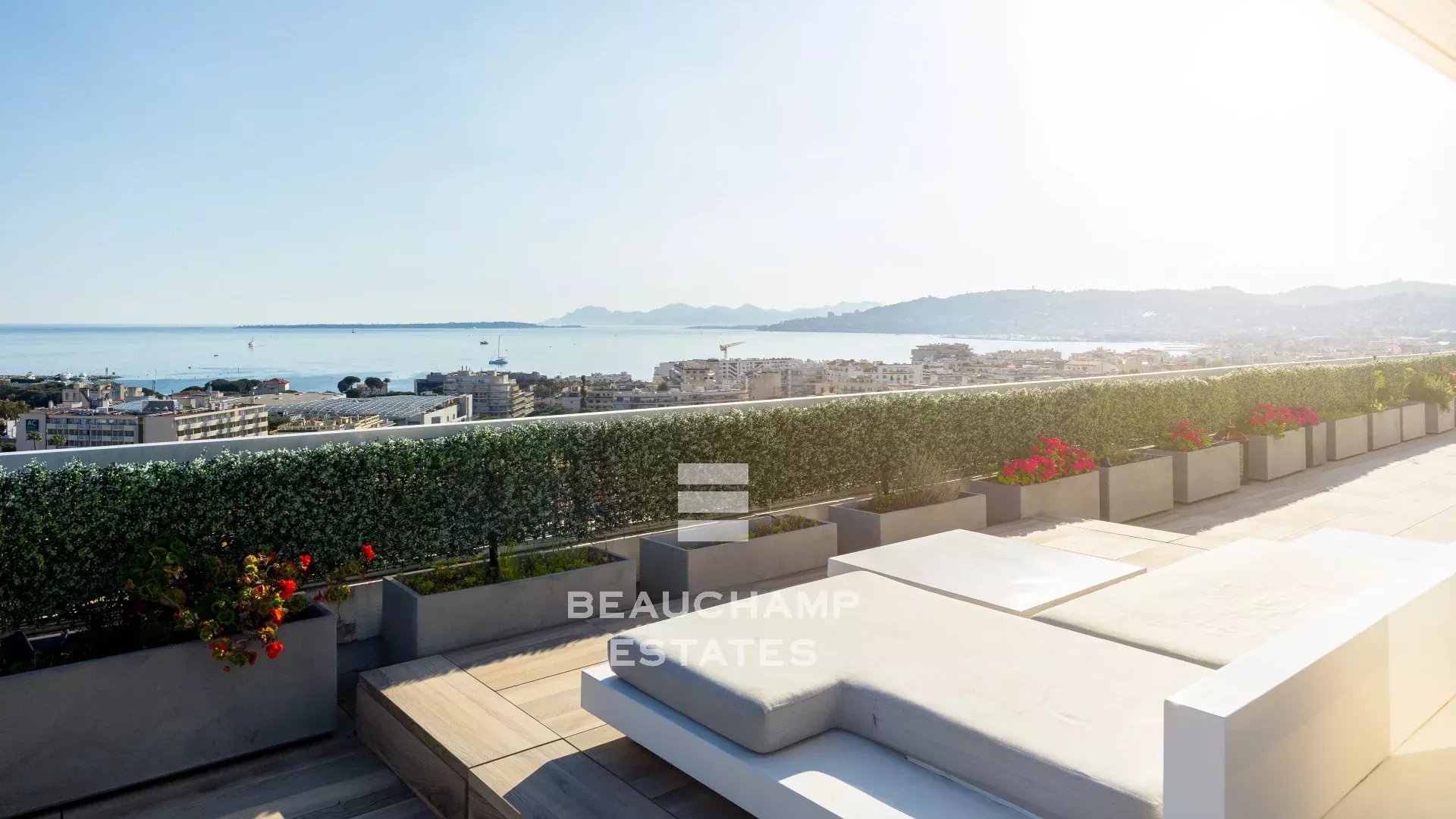 penthouse avec vue mer panoramique et piscine -  antibes