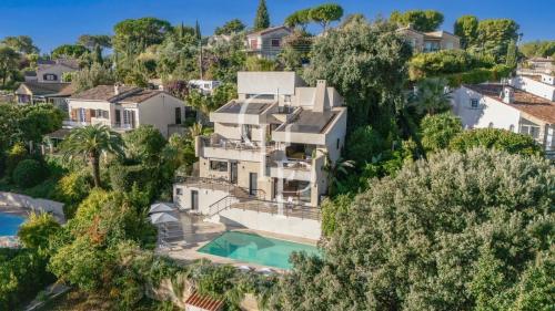 Antibes — Villa d’architecte avec aperçu mer & jardin