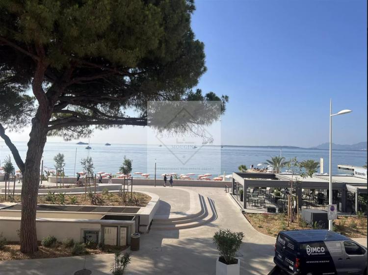 Juan-les-Pins – appartement P4 neuf en première ligne face à la mer