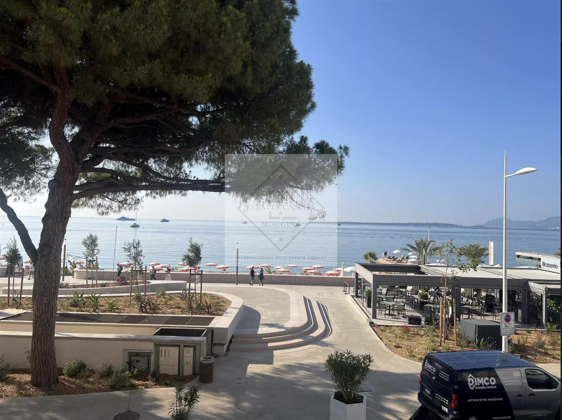 Juan-les-Pins – appartement P4 neuf en première ligne face à la mer